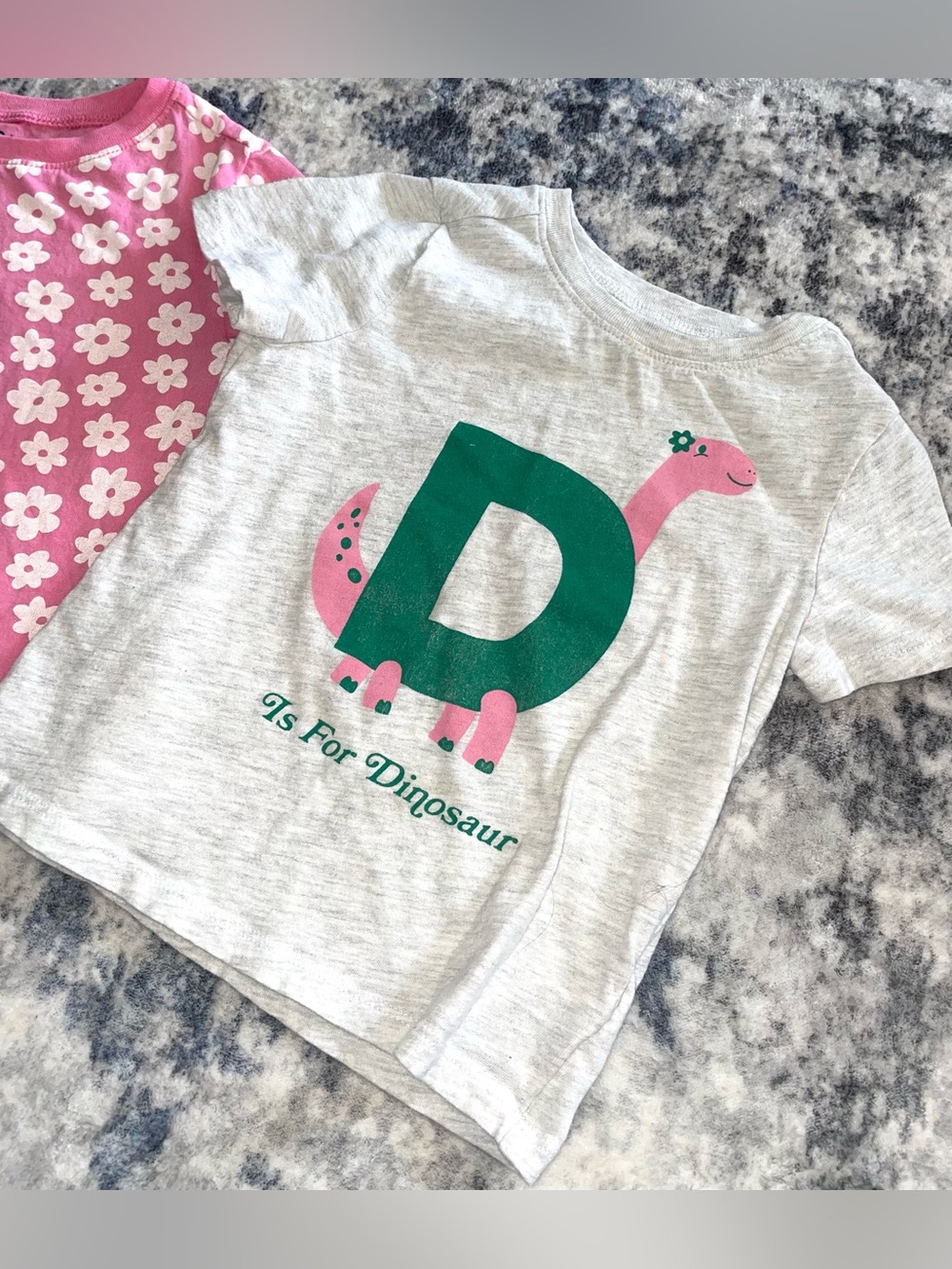 Old Navy short sleeve tshirts size 3T - Picture 2 of 3